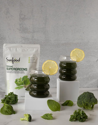 Sunfood Superfood Organic Super Greens Powder, Organic Green Juice/Smoothie Mix w/Digestive Enzymes Probiotic for Gut Health, Good Source of Liquid Chlorophyll, Spirulina Chlorella Superfood Mix (Pack of 1) 8oz Bag